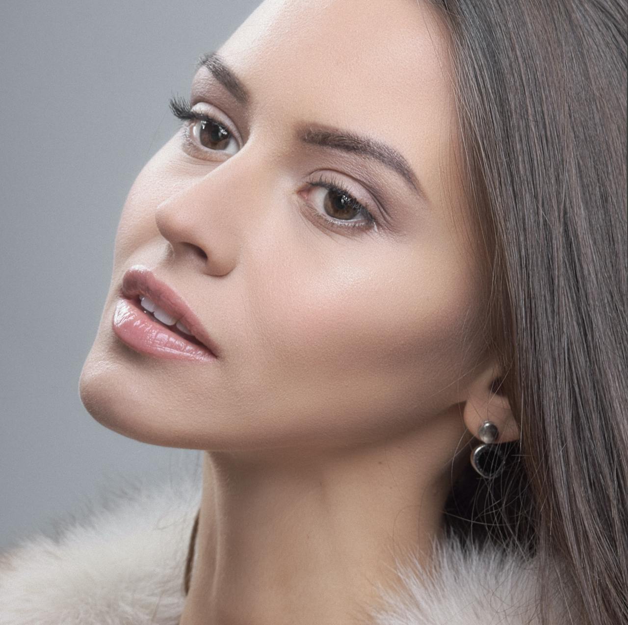 Close-up portrait of a woman with a fur collar showcasing elegance and style.